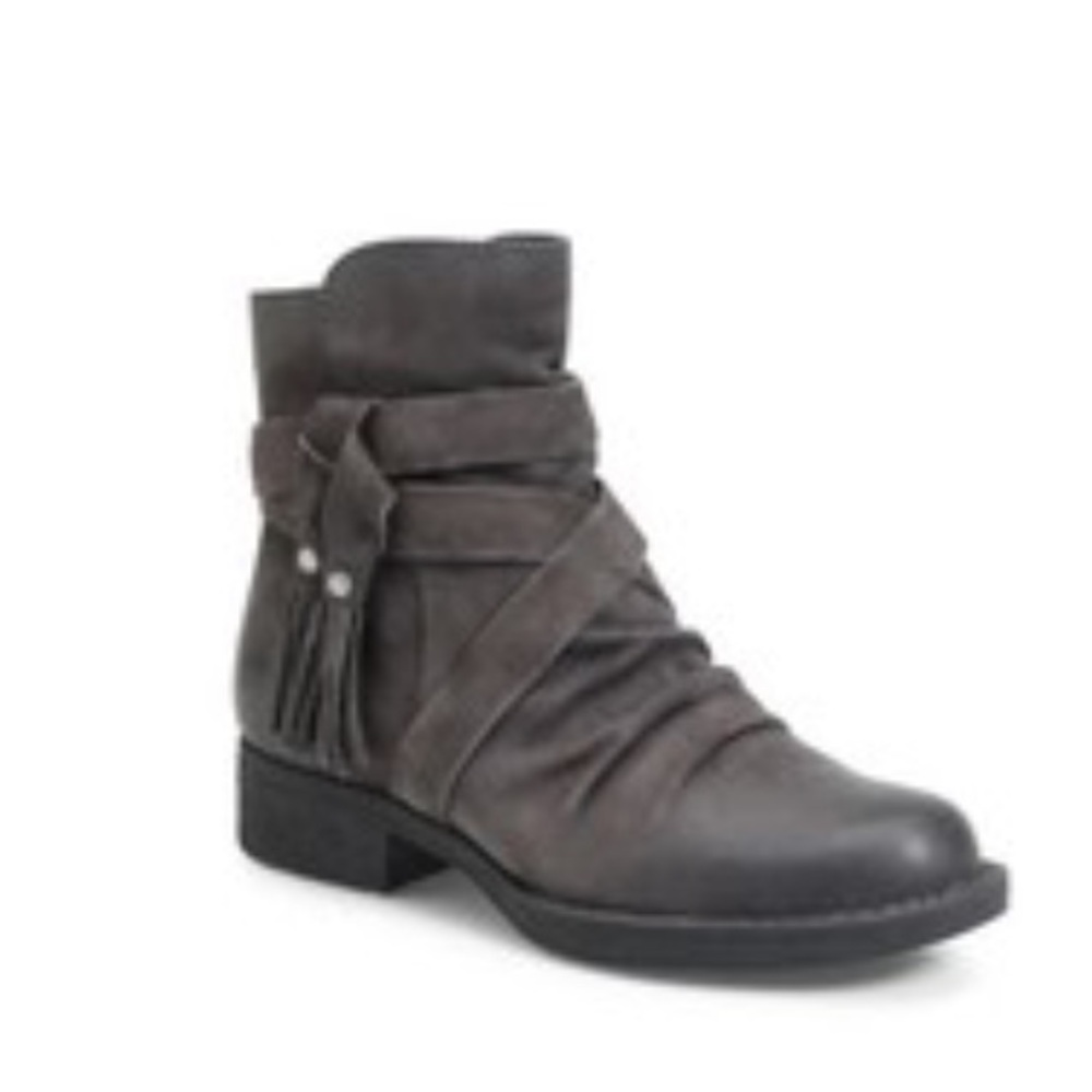 Born Eton Distressed Charcoal Leather Ankle Bootie/Boots. Size 9M